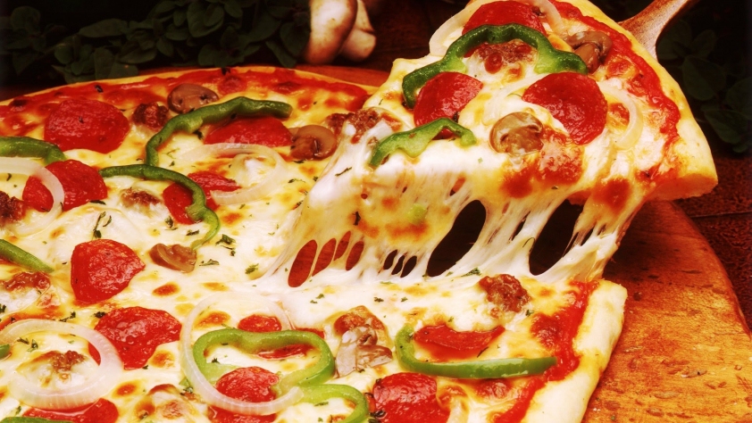 Pizza with mushrooms, green pepper, onions and pepperoni