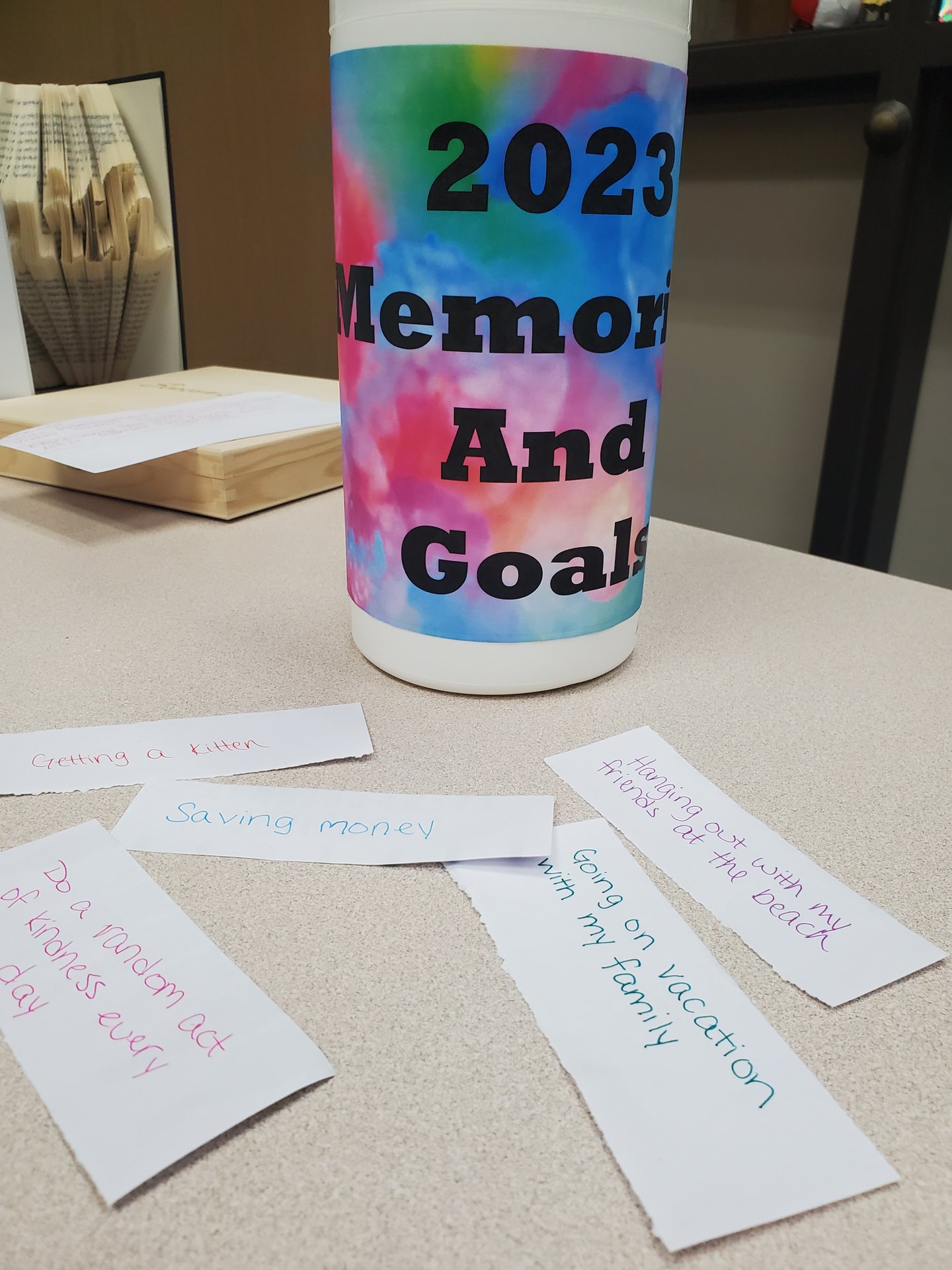 craft to make a container for writing memories on slips of paper