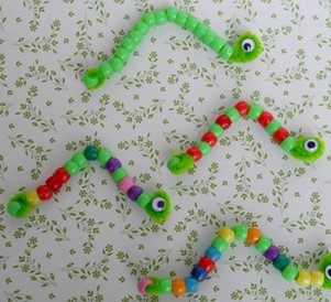 inchworm craft made of pony beads and pipe cleaners